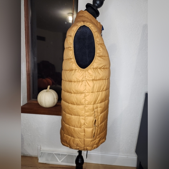 Swiss Tech puffer vest size small - Picture 5 of 14